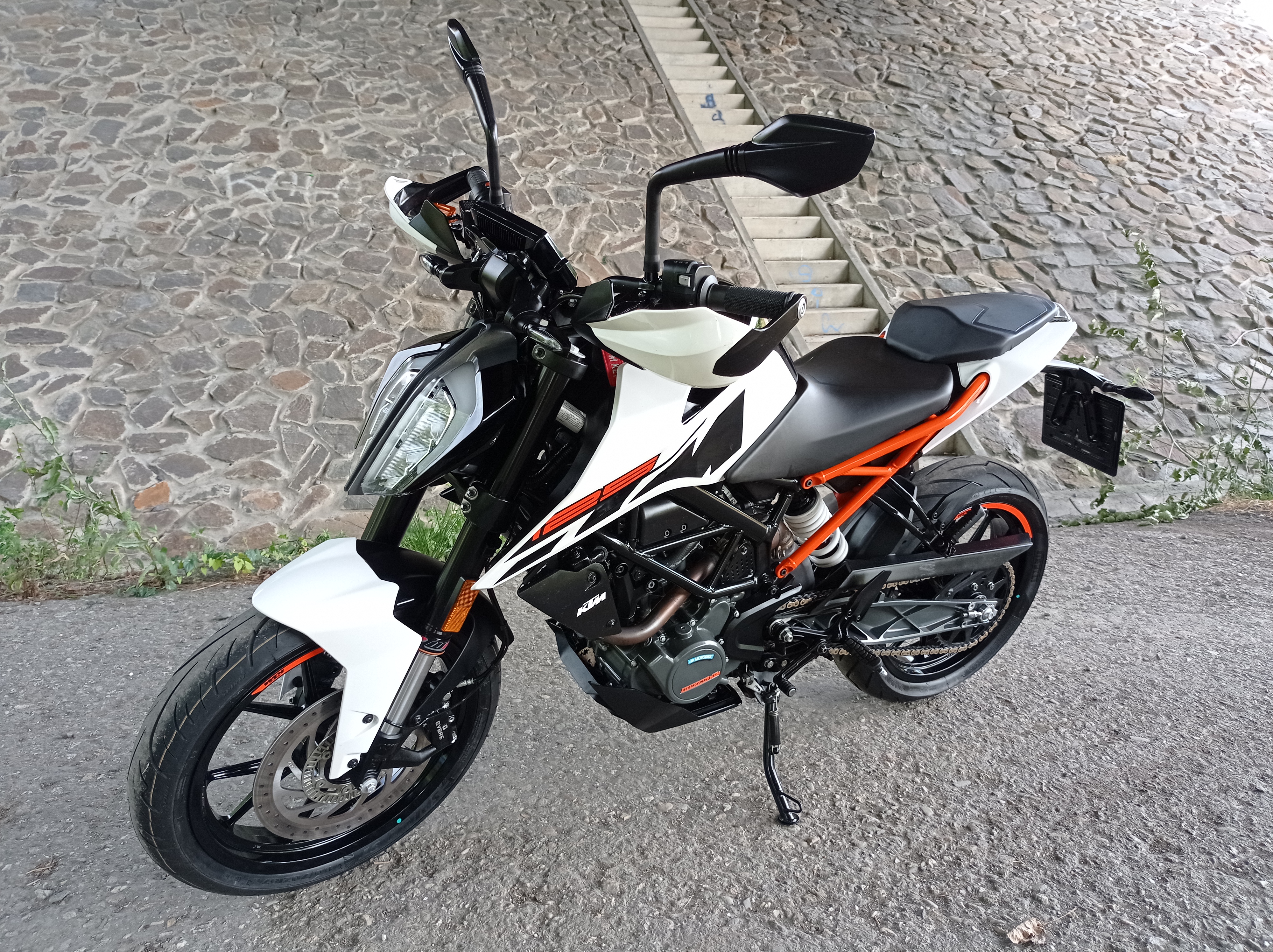 Ktm-duke125-18-titul2